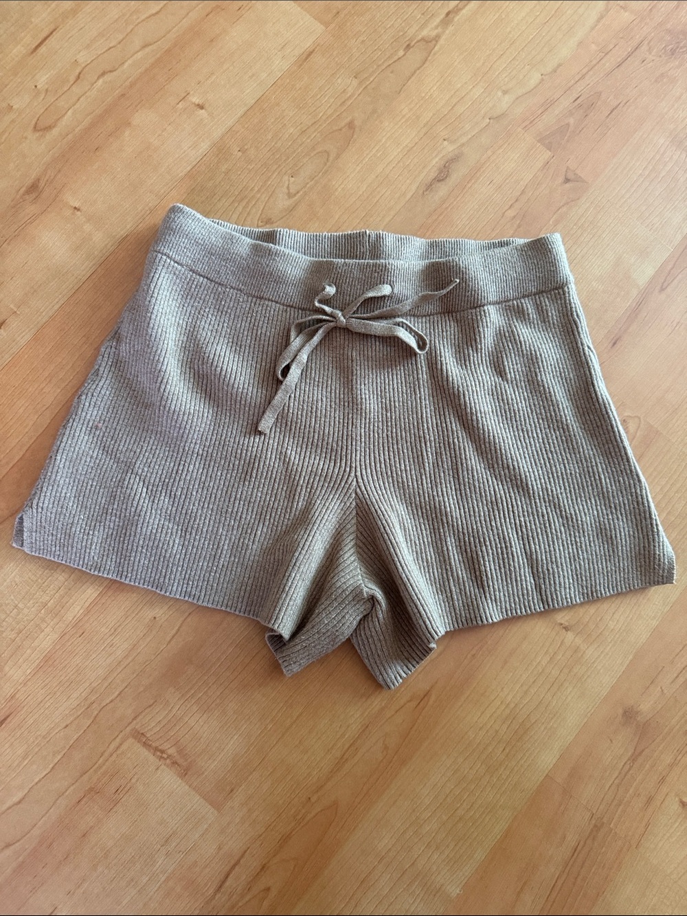 Abercrombie & Fitch Taupe Knit V-Neck Sweater and Shorts Set - Picture 2 of 5